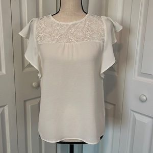 🤍Monteau- White - Small blouse with sheer details and flowers across the top